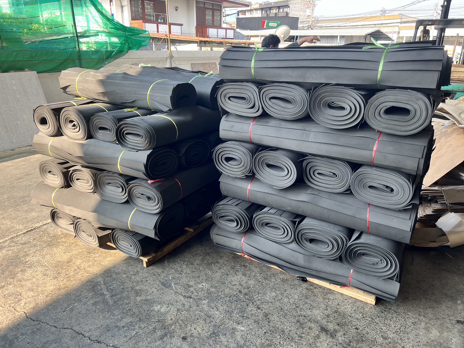 แผ่นยางกันกระแทกสีดำเรียบ หนา 2 มม.