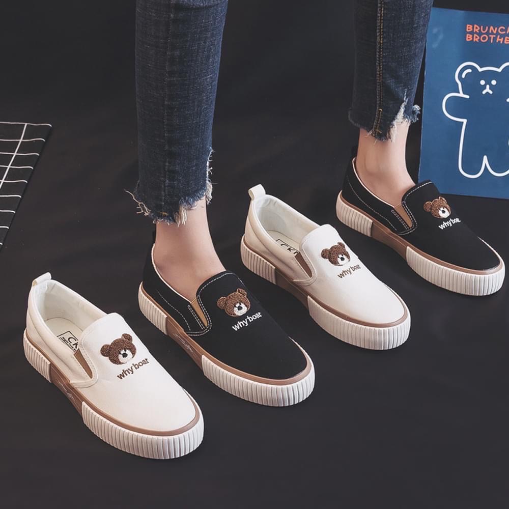 สินค้าขายดี พร้อมส่งค๊าา sport shoes รองเท้าผ้าใบ งานแฟชั่นงานเกรดพรีเมี่ยม พื้นนิ่มมากคะ ใส่สบายจะแมตช์กับกางเกง👖หรือกระโปรง👗ก็ได้ค่ะ แม่ค้าคอนเฟริม ห้ามพลาดเลยจ้าตัวนี้แนะนำ อย่าช้ารีบเลย