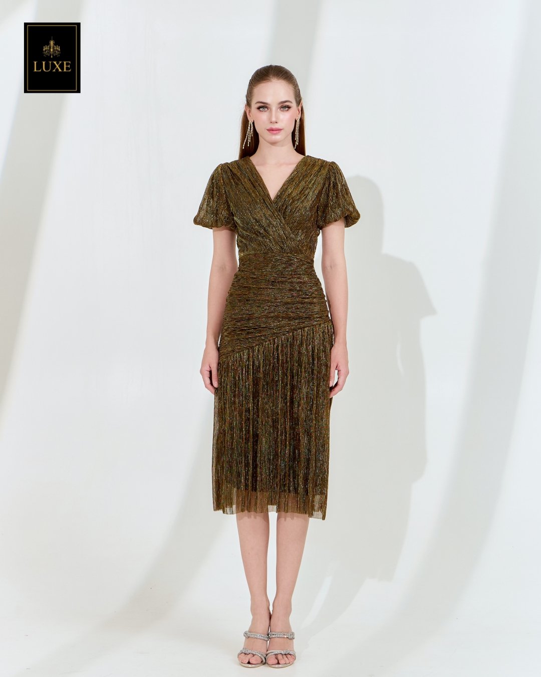 เดรสแฟชั่น เดรสเสื้อคอป้าย แขนบอลลูน กระโปรงเฉลียงทรงเข้ารูป ต่อจีบรูด