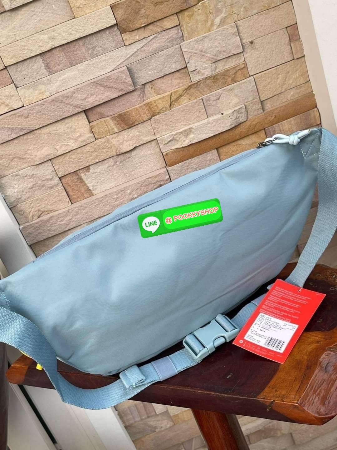 Nike Tech hip pack กระเป๋าคาดเอว Nike Tech รุ่นใหม่ชนช้อป!! ให้คุณหยิบใช้อุปกรณ์กีฬาและพกพาได้อย่างง่ายดาย พร้อมโดดเด่นด้วยกระเป๋าซิป 2 จุดสำหรับเก็บสิ่งของ และสายกระเป๋าแบบปรับได้เพื่อให้แนบกับลำตัว ใช้งานได้คล้องตัว ใส่ของได้จุสมใจเลยคร้า