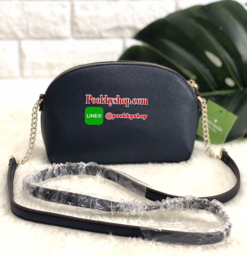 Kate Spade new york Cameron Street Crossbody With Zip Bag พร้อมส่งค่ะ!!! มีพร้อมส่งถึง 9 สีจ้า กระเป๋าสะพายข้างหรือแบบครอสบอดี้ร์ ลายหนังซาฟเฟียโน่ ทรงน่ารัก ใบจริงน่าใช้มากๆค่ะ ด้านหน้าติดโลโก้แบรนด์ มีช่องแม่เหล้กให้ใส่ของหนึ่งช่อง เปิดปิดช่องหลักแบบซิป