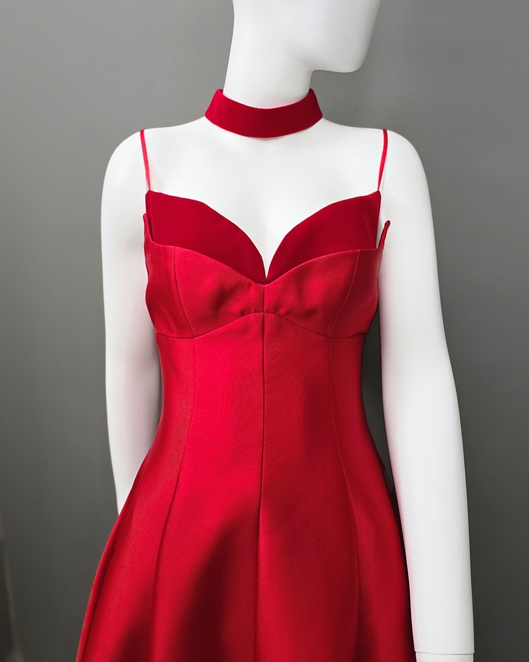 เดรสแฟชั่น เดรสเสื้อสายเดี่ยว ดีเทลหน้าอกโค้ง ซ้อน2เลเยอร์