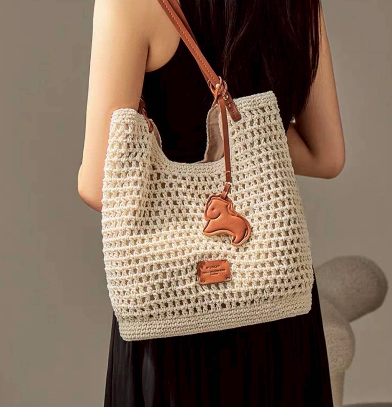 Chio’2nd แบรนด์เกาหลีมาแรงตอนนี้ กระเป๋าดีไซน์ลงตัวสวยทุกคอล งาน handmade สวยแน่หนามาก ทรงนี้ขายดีตัวท๊อป