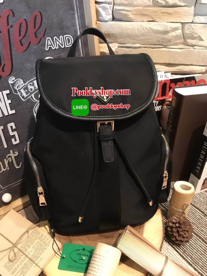 Don't Miss! Best Seller! PRADA DRAWSTRING BACKPACK กระเป๋าเป้ Gift With Purchase พรีเมี่ยมกิ้ฟจากเคาน์เตอร์ต่างประเทศรุ่น Limited edition วัสดุ Nylon เนื้อหนาคุณภาพดีตามแบบฉบับของแบรนด์ ขนาดใหญ่กำลังดี น้ำหนักเบา ด้านหน้ามีโลโก้แบรนด์อะไหล่ทองหรู มีช