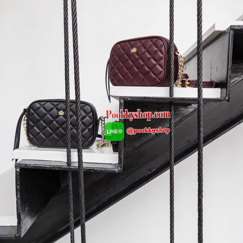 New arrival! KEEP ABox กระเป๋าทรงกล่อง น่ารักๆ หนังแกะสังเคราะห์ นิ่มๆ ปักลายตาราง สุด Classic ขนาดกำลังน่ารัก สะพายข้างหรือพาดลำตัว ก้อสวยค่า สายยาว เป็นหนังตัดด้วยโซ่ทอง ปรับระดับได้ ภายในมีช่องแบ่งเก็บของได้เป็นสัดส่วน ใบนี้ complete กับ Look ไหนก้อสวย