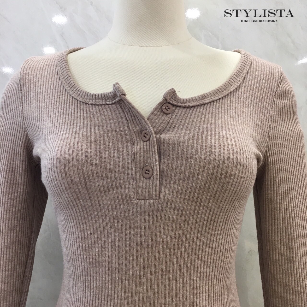 ชุดเซทแฟชั่น เซตเสื้อแขนยาว+กางเกงขาสั้นผ้าริบ สีนู้ดคาราเมลสุดละมุน