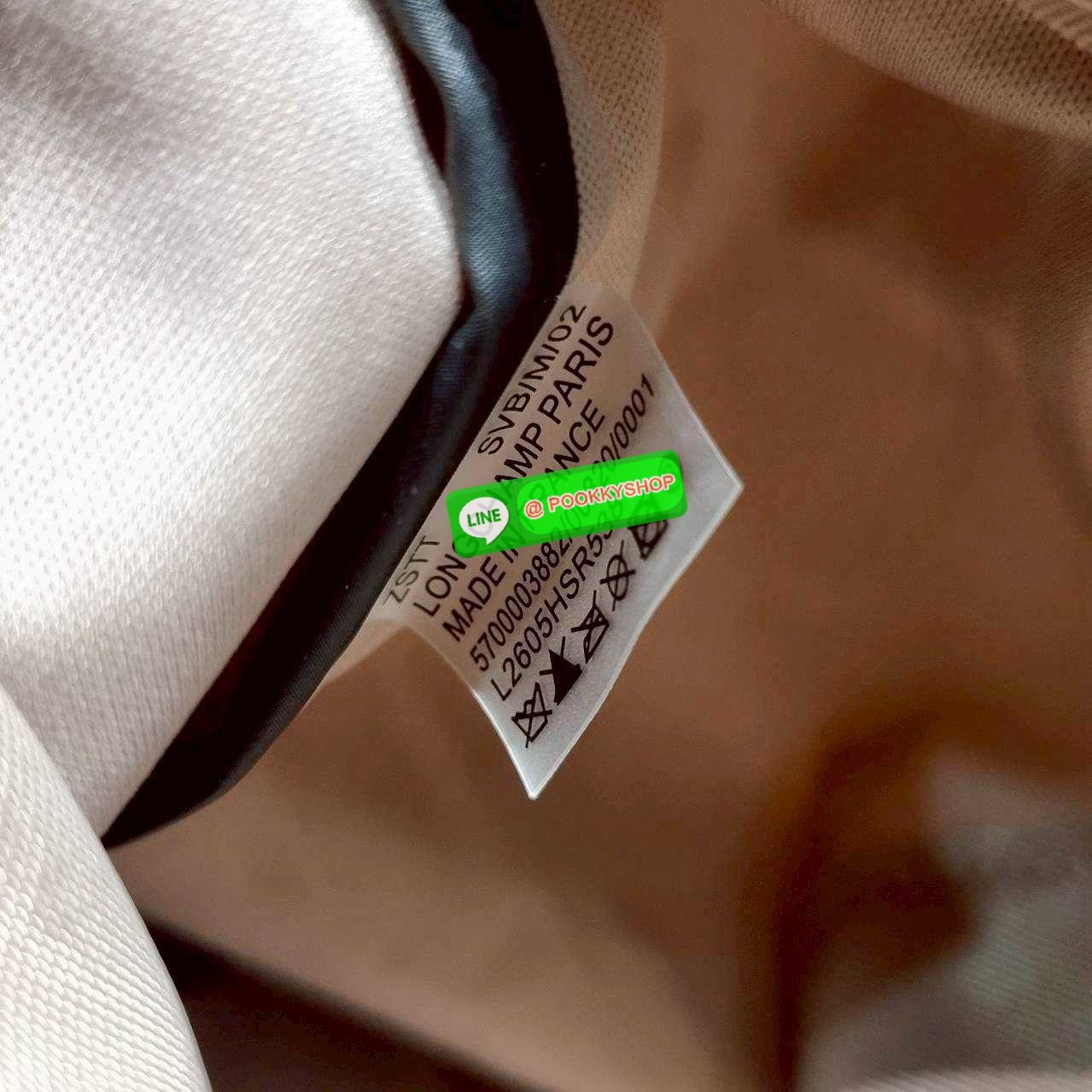 Longchamp le pliage energy M tote bag 🔆 Details เป็นอีกรุ่นที่แรงมาก จึ้งมาก! กระเป๋าสะพายไหล่ทรงโท้ท รุ่นยอดฮิต ดีไซน์ใหม่ให้ความสปอร์ตตี้มากขึ้น มาพร้อมขนาดใหม่ที่หลายๆคนรออยู่ น้ำหนักเบา ดีไซน์เรียบง่าย แต่ดูแพง ปากกระเป๋าออกแบบให้มีฝาปิดและซิป