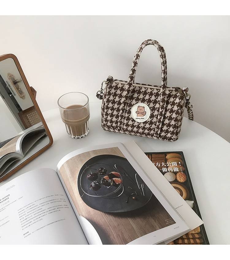 รุ่นใหม่ พร้อมส่ง!!!!!! Bakery Bear bottle bag กระเป๋าถือน่ารักขนฟู มาพร้อมสายสะพายยาวที่ถอดออกได้ ใช้งานได้ตามชอบ