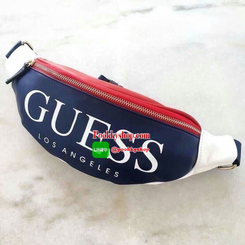 GUESS Women Fanny Pack กระเป๋าคาดอก คาดเอว สุดฮิตมาแรง ผลิตจากหนัง pu เนื้อนิ่ม สกรีนโลโก้แบรนด์ สวยเท่ใช้ได้ทั้งชาย/หญิง ใบกระทัดรัด สายปรับยาวได้หลายระดับ