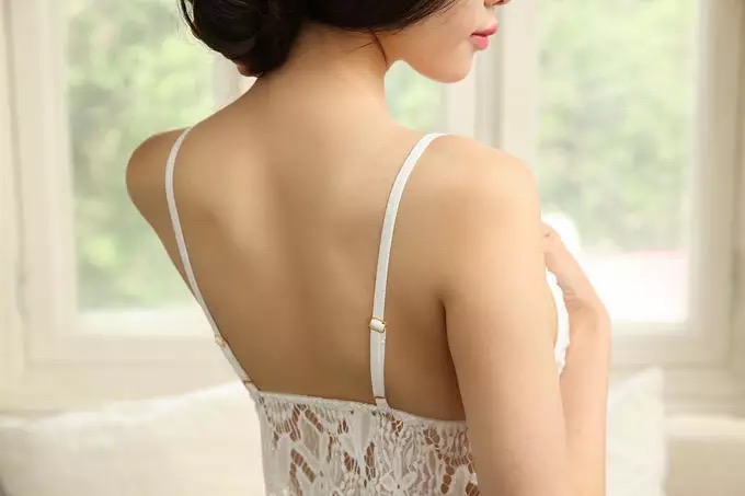 ชุดนอนเซ็กซี่ แต่งลูกไม้ฉลุ สีขาว สวยเปรี้ยว เซ็กซี่มากๆคะ