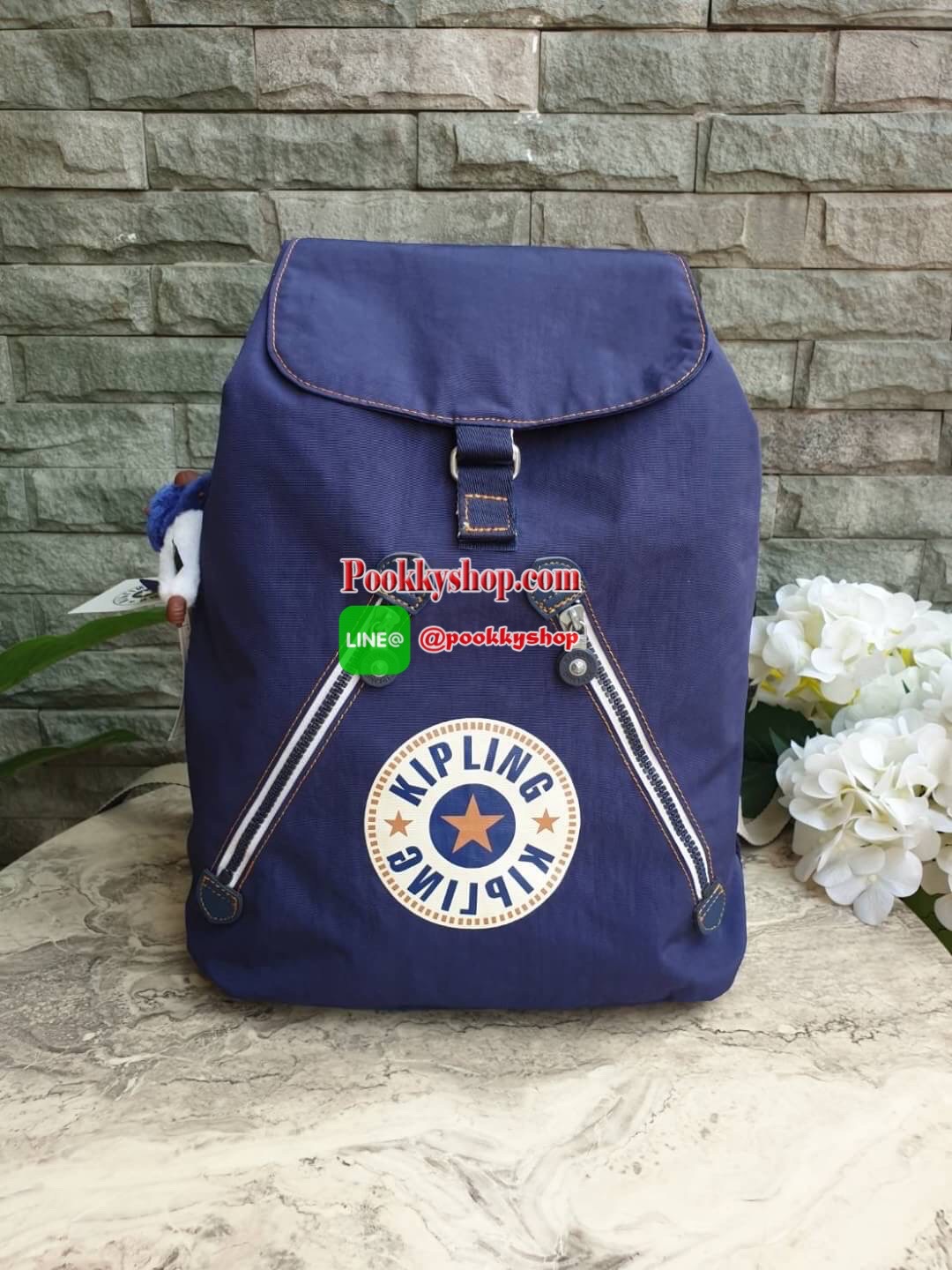 New Arrival Mochila Kipling Fundamental Active Tan Bl-Unico รุ่น K01374 Update แฟชั่นอย่างไม่สิ้นสุดด้วยกระเป๋าสะพาย จากแบรนด์ KIPLING มาพร้อมกับดีไซน์เก๋ สวยงาม โดเด่นเป็นเอกลักษณ์เฉพาะตัว ขนาดกำลังดี ผลิตจากวัสดุ Polyamide คุณภาพดี กันน้ำ แข็งแรง ทนทานต