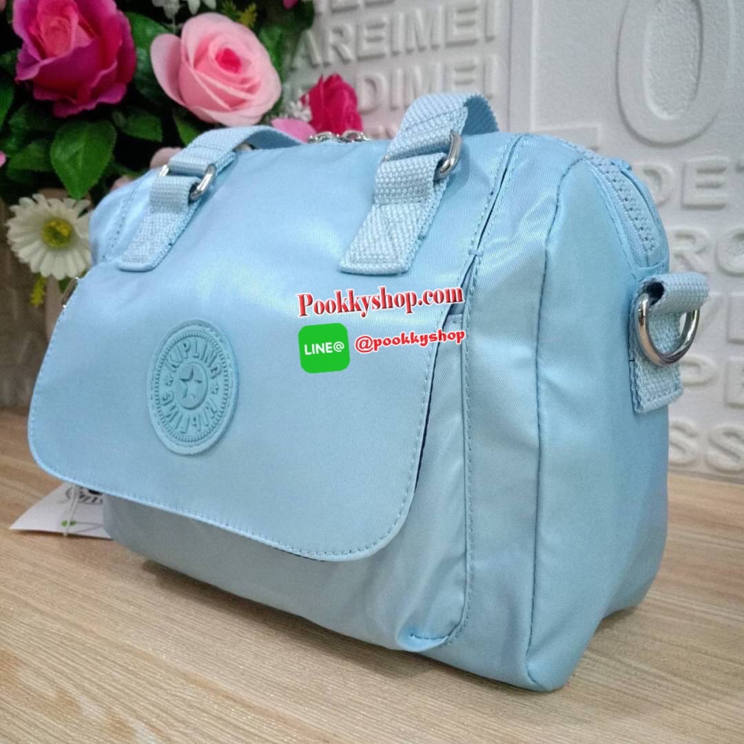 Kipling Brynne handbag & shoulder bag กระเป๋าถือหรือสะพายข้าง รุ่นใหม่จาก Kipling รูปทรงโค้งมนสวย พร้อมสายสะพายแบบคล้องแขนและสายสะพายยาว สามารถใช้งานได้ทั้ง 2 แบบ ด้านหน้ามีช่องใส่ของใช้จุกจิก ด้านในช่องโล่งกว้าง มีซิปข้างและช่องใส่ของแยกอีกฝั่ง เหมาะกับก