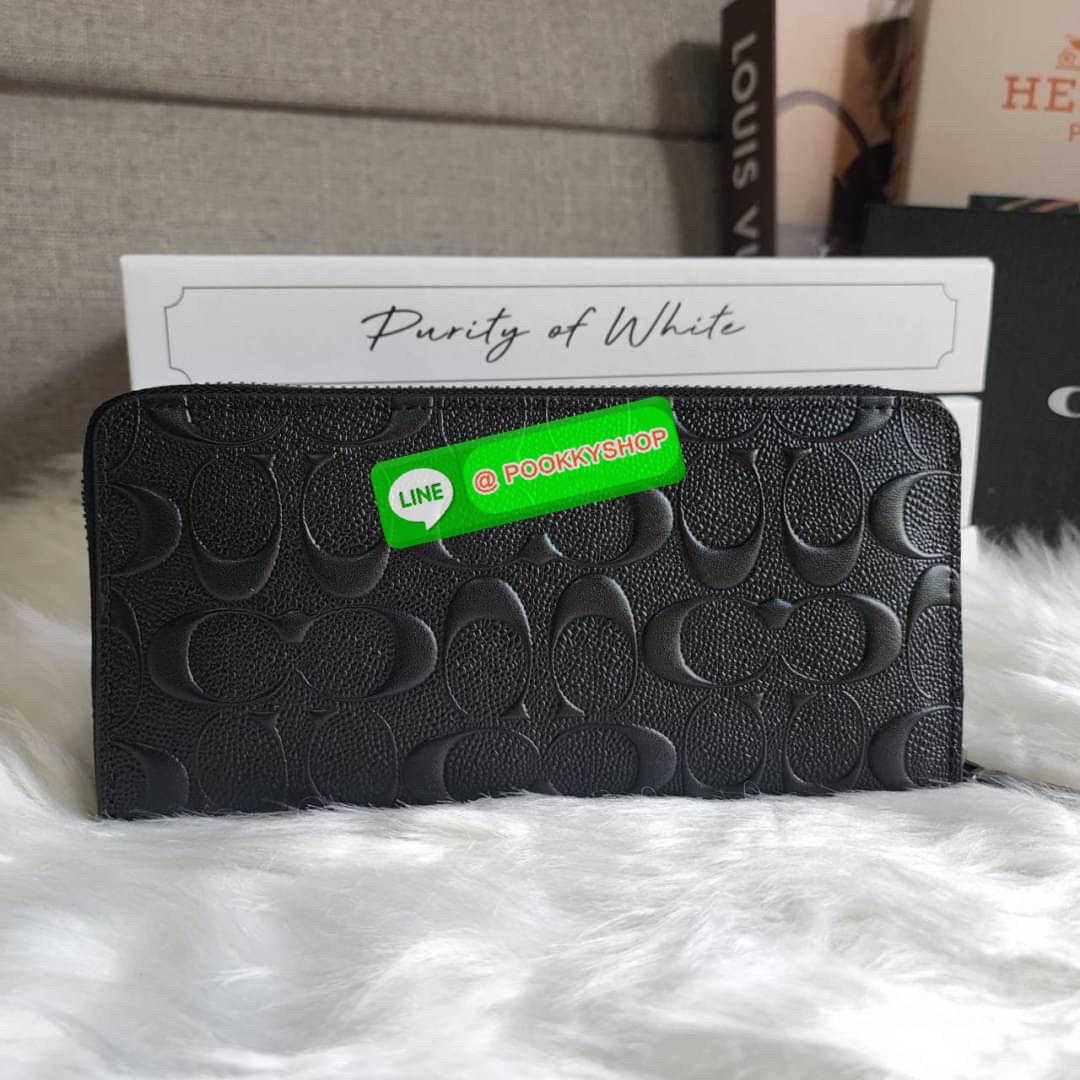 COACH ACCORDION WALLET IN SIGNATURE LEATHER (COACH F58113 ) กระเป๋าสตางค์ลาย C นูน แบบซิปรอบ เหมาะสำหรับคนที่ชอบกระเป๋าสตางค์แบบใบยาว วัสดุหนังแท้ เปิดปิดด้วยซิปรอบ ใส่บัตรเครดิตได้ 12 ใบมีช่องซิปตรงกลางใส่เหรียญ สามารถใส่โทรศัพท์มือถือได้