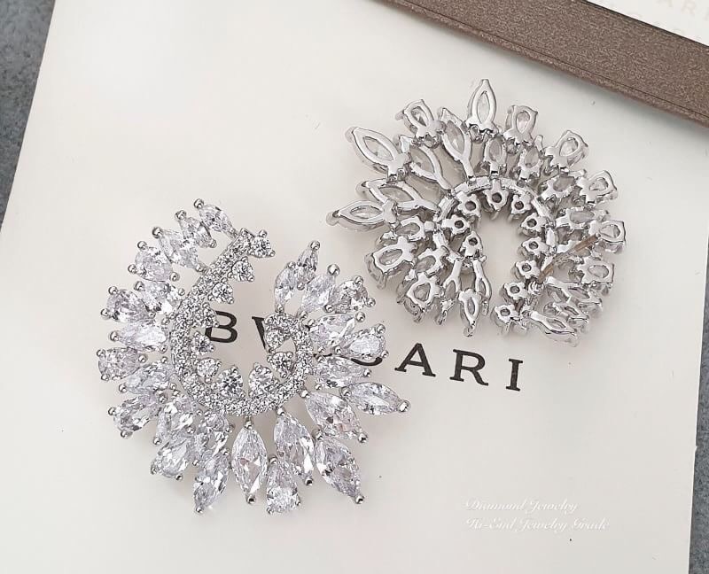 New Arrival !!!!!! Chopard Earring ต่างหูเพชร Chopard งานสวยมากกกกกก งานเพชร CZ แท้ เพชรมาคีสวยวิ้งกระจุยกระจายค่ะ ใช้แม่พิมต้นฉบับ งานเลอค่า ใส่ได้ตลอด ของจิงดูหรูดูแพงมากๆค่ะ ควรมีไว้ติดบ้านเลยนะสาวๆ