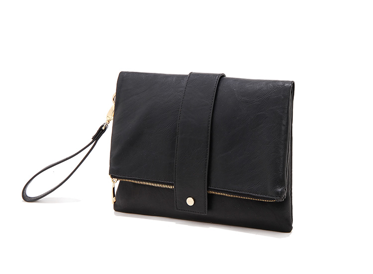 กระเป๋าหนังคลัชมือ Clutch แบรนด์ Forever21 หนังมีTexture ในตัว เนื้อหรูมากคะ ติดแท็คForever 21 ด้านใน ช่องใส่ของซิบใหญ่ 1 ด้านในมีซิปแบ่ง 1 ช่องแบ่งใส่ของ2ช่อง