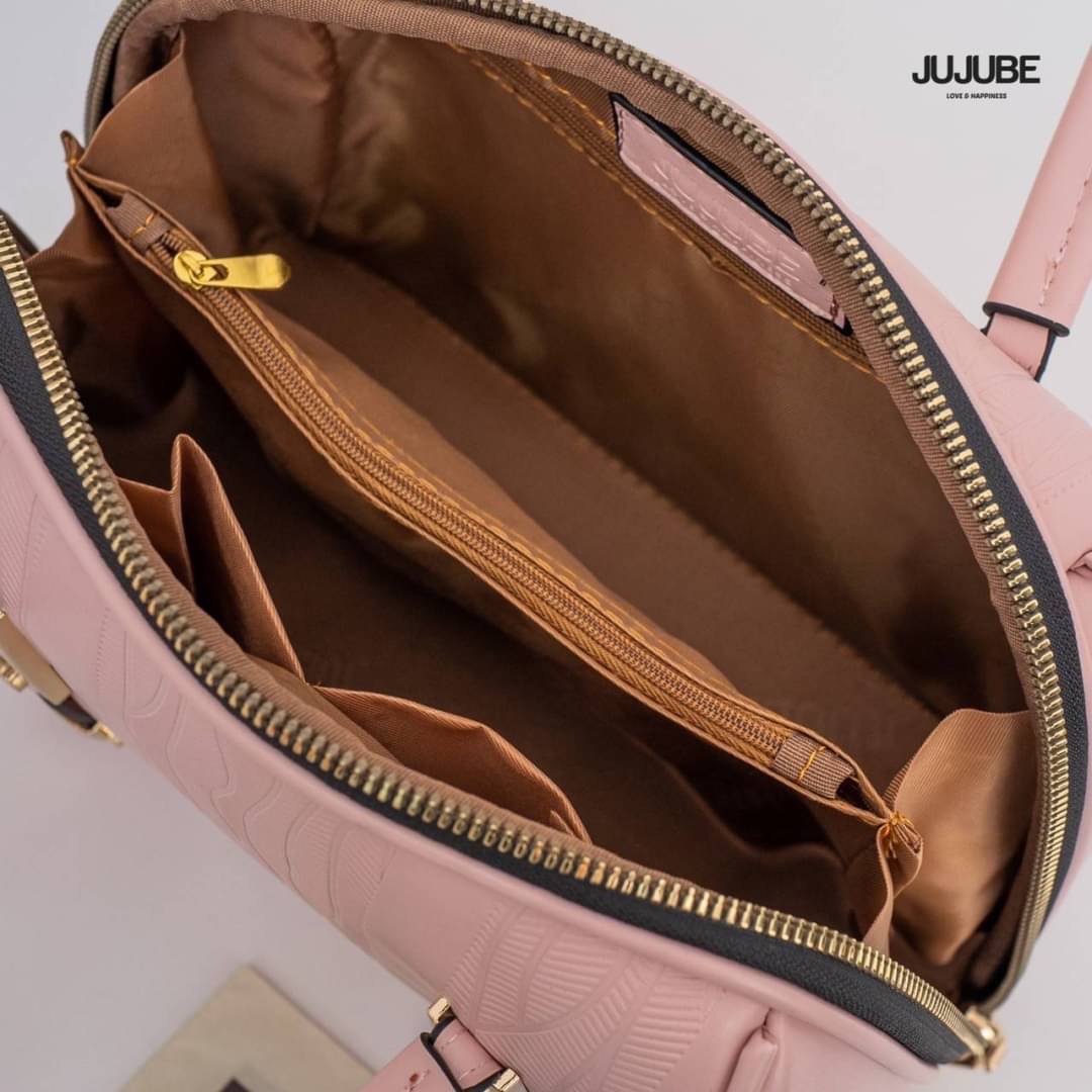 กระเป๋าสะพายข้างผู้หญิง แบรนด์ Jujube ทรงหมอนใบใหญ่ ภายโล่งในกว้าง มี3ช่องใช้งาน จุของได้เยอะคะ