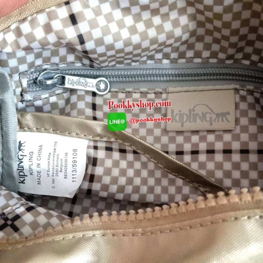 KIPLING Mini Crossbodybag กระเป๋าสะพายข้างขนาดกะทัดรัด ผลิตจากวัสดุ Nylon+ Polyester100% มีช่องใช้งานแยกย่อยมากถึง 4 ช่อง -ด้านหน้ามีช่องซิป 2 ช่อง -ช่องหลักโล่ง กว้าง จุของใช้ได้เยอะ -ด้านหลังมีช่องซิปอีก 1 ช่อง มาพร้อมพวงกุญเเจลิง สายสะพายยาวสามารถปรับไ