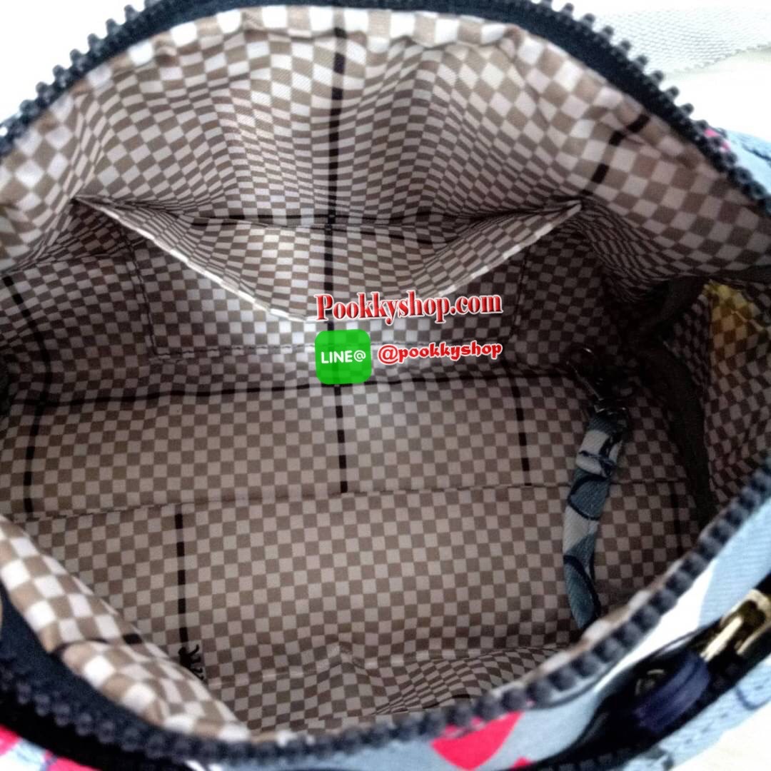 KIPLING Mini Crossbodybag กระเป๋าสะพายข้างขนาดกะทัดรัด ผลิตจากวัสดุ Nylon+ Polyester100% มีช่องใช้งานแยกย่อยมากถึง 4 ช่อง -ด้านหน้ามีช่องซิป 2 ช่อง -ช่องหลักโล่ง กว้าง จุของใช้ได้เยอะ -ด้านหลังมีช่องซิปอีก 1 ช่อง มาพร้อมพวงกุญเเจลิง สายสะพายยาวสามารถปรับไ