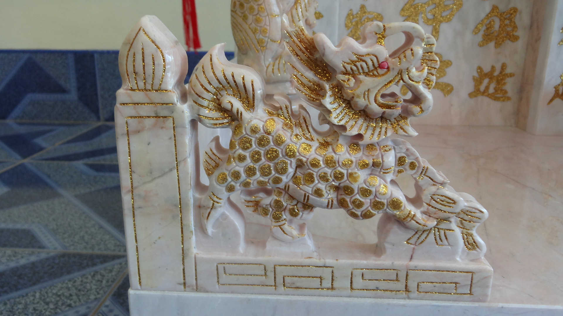 ศาลเจ้าที่ขนาด 16 นิ้ว(รุ่นร่มเย็น) 2 เสา 3 หลังคา 2หงส์ ชมพูเกล็ดทอง