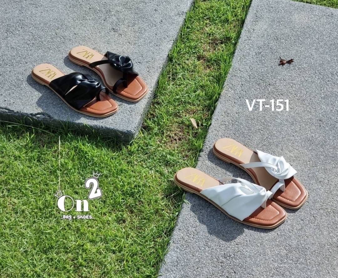 New in🦋🦋รองเท้าแตะ Zara แบบสวมนิ้วโป้งดีไซสน์หนังด้านข้างสวยเก๋มากๆค่ะ งานหนังPU เย็บอย่างดีพื้นเสริมนิ่ม ทนทานใส่สบายใส่ออกมาสวยค่ะ