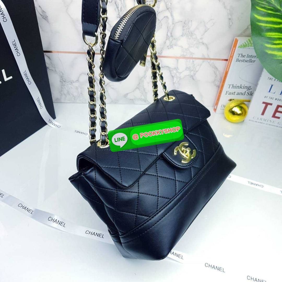 CHANEL BAG VIP GIFT WITH PURCHASE (GWP) จาก CHANEL DUTY FREE COUNTER (CHN814) กระเป๋าสะพาย มีใบเล็กขนาดน่ารักไว้ห้อยได้ ปรับสะพายไหล่ หรือครอสบอดี้ได้หมด ทรงสวย คุ้มมาก