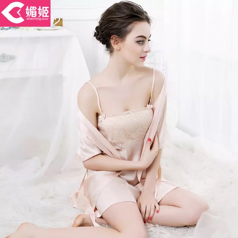 เซ็ทชุดคลุม ชุดนอน คุณหนู สีแชมเปญ ชุดคลุม+ สายเดี่ยว แต่งลูกไม้ปัก สวยหรูมากๆคะ