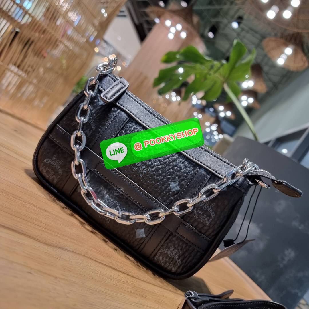 MCM MINI DELMY SHOULDER BAG จัดหนักจัดเต็ม!! ที่สุดของรุ่นที่ฮอตหนักมาก คอลเลคชั่นที่ยอดขายดีตั้งแต่วันแรกที่ลง shop ด้วยรูปทรงที่กะทัดรัด ตอบโจทย์ได้ทุกลุค ทุกไลฟ์สไตล์ ใช้งานได้ง่ายคล่องตัว กระเป๋าสะพายทรงพอช ที่มาพร้อมสายโซ่คล้องด้านหน้า และสายหนังครอส