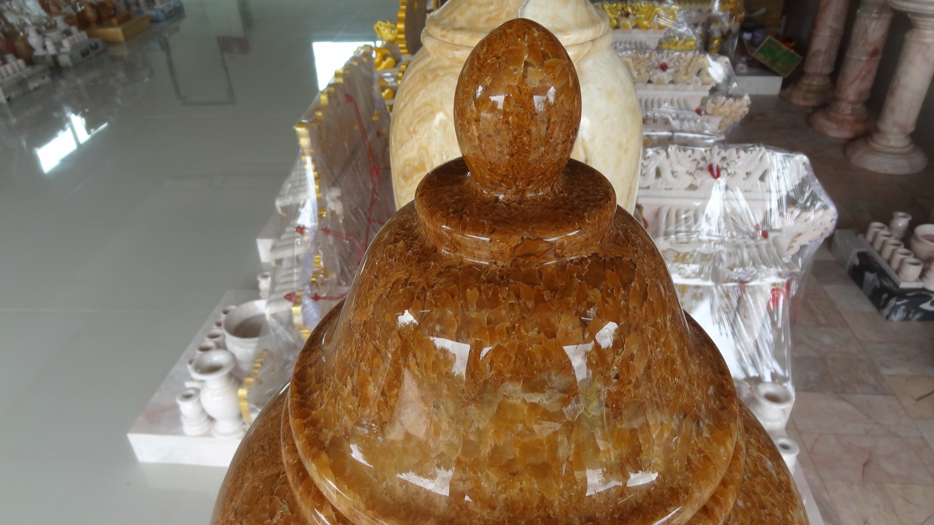 แจกันหินอ่อน ผอบ ขนาดสูง 50 เซนติเมตร กว้าง 30 เซนติเมตร