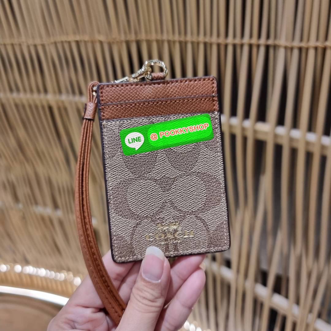 กระเป๋าใส่บัตรคล้องคอ Coach card holder ราคาพิเศษสุดๆ!!! ของหายาก!! ง่ายๆแบบไม่ธรรมดา!! คลาสสิคแต่มีดีเทลโดดเด่น!! กระเป๋าถนอมบัตร พร้อมสายคล้องคอ ดีไซน์ลวดลายสวย ดูดีทุกแบบ ใช้งานง่าย พกพาสะดวก จะใส่บัตรพนักงาน บัตรเครดิต บัตรปชช. ใบขับขี่ และบัตรอื่นๆที