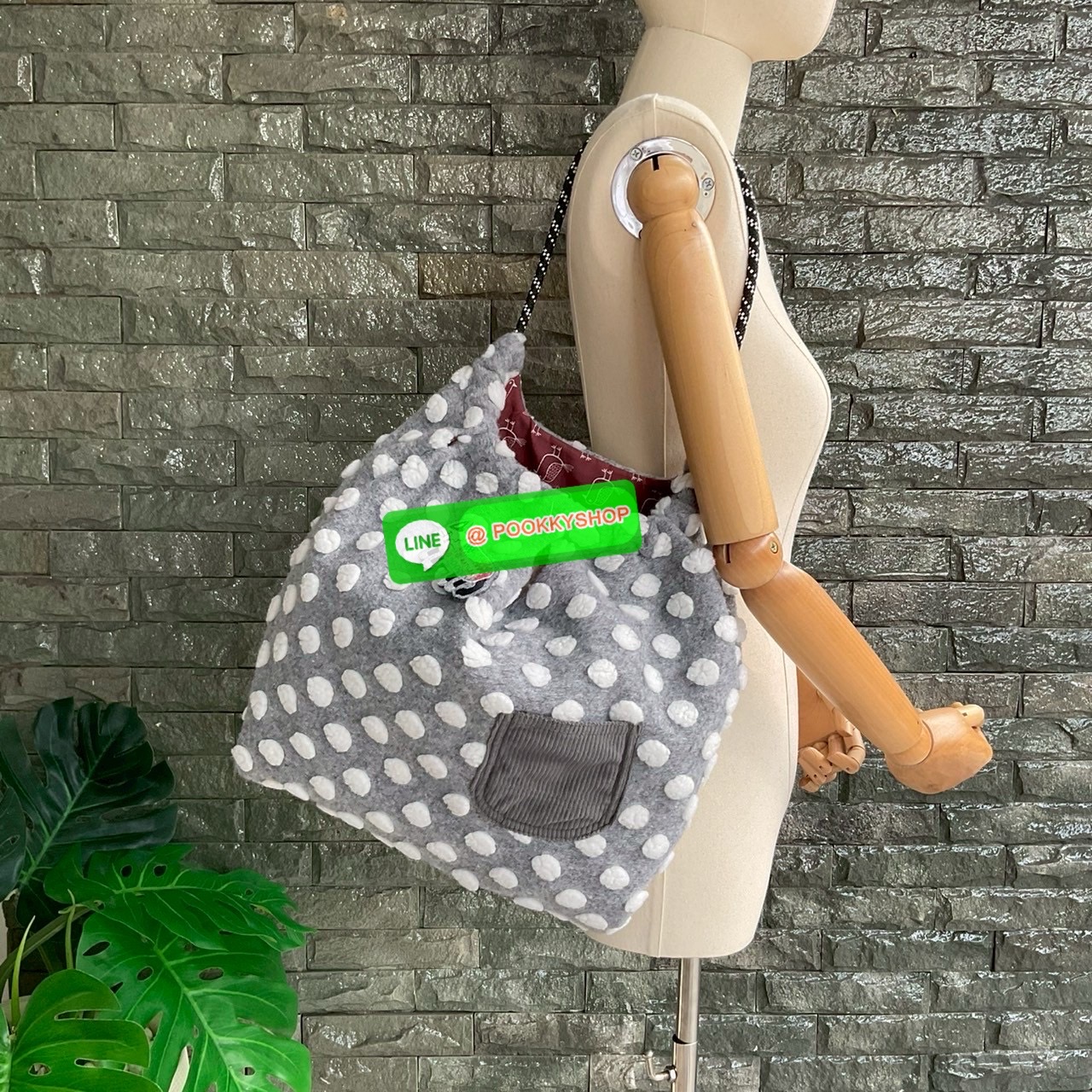 Japanese Kusuguru Woolen Polka Dot Cat Brooch Handbag Hand Bag Can Be Worn on One Shoulder Shopping Bag Work Clothing กระเป๋าถือลายจุดแมว Kusuguru ขนสัตว์ญี่ปุ่น ผิวสัมผัสจับนุ่มมือ 💕 แถมฟรีเข็มกลัดรูปแมว