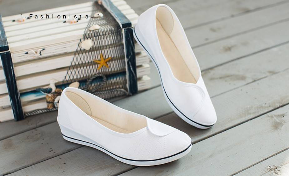 มาแล้วค๊าาา รอบที่แล้วหมดไวม๊ากก ใครรออยู่รีบๆสั่งค๊าา รองเท้าคัชชูลำลองสไตล์เกาหลี วัสดุผ้าแคนวาส พื้นยางพารา 1.5นิ้ว ทรงสโลปรับน้ำหนักเท้ายืดหยุ่นดีเยี่ยม ใส่สบายมากๆ แมชได้ทุกชุดค่ะ งานสวย ถ่ายจากสินค้าขายจริง 100%