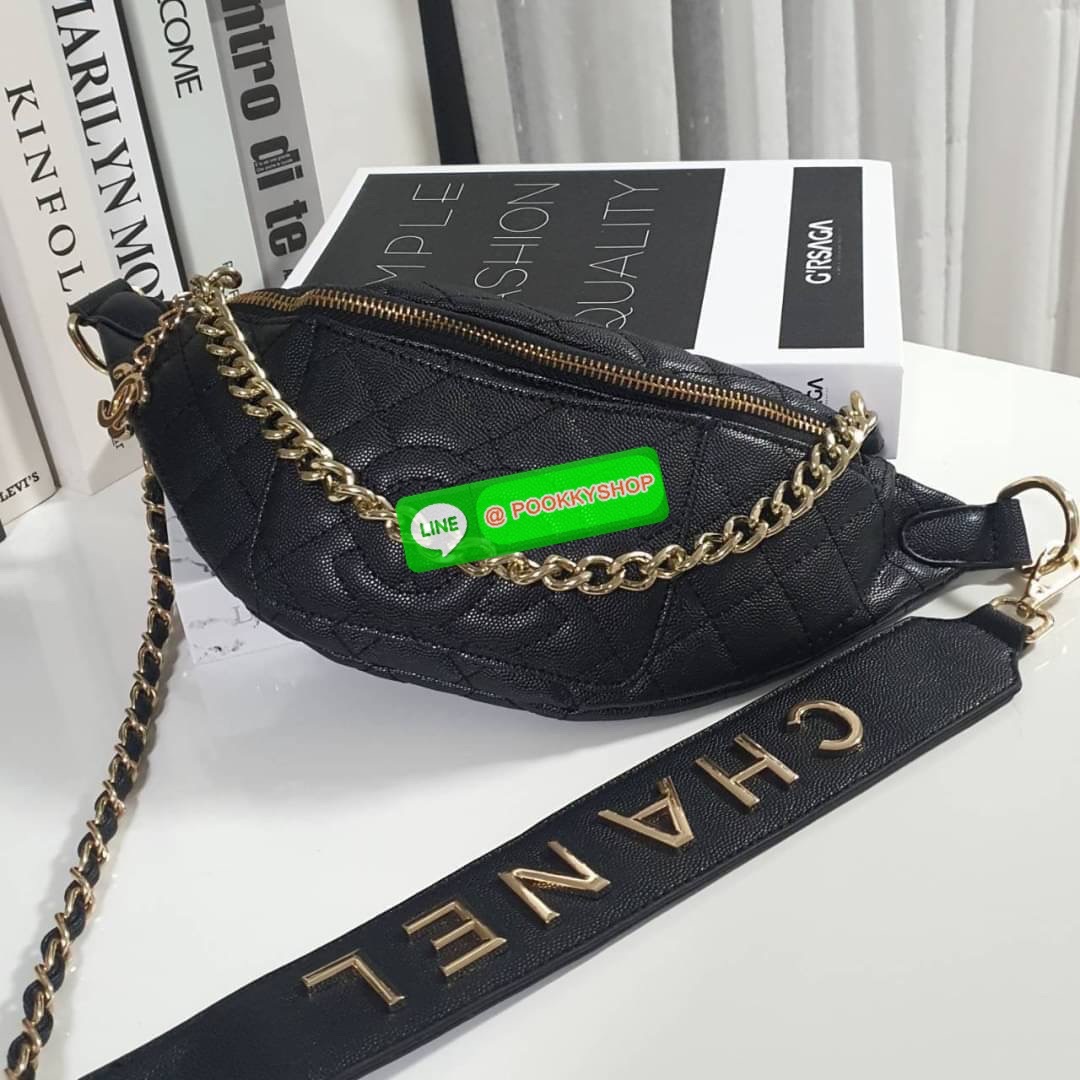 พร้อมส่งรุ่นยอดฮิต! Chanel Waist Bag With Chain VIP Gift With Purchase (GWP) รุ่น Limited พรีเมี่ยม Chanel Perfume Counter กระเป๋าสะพาย คาดเอว หรือคาดอกรุ่นใหม่ล่าสุดวัสดุหนังคาเวียร์ลายตารางเปิดปิดด้วยซิปห้องอะไหล่แบรนด์ สะดวกใช้ ภายในมีโลโก้ ใส่มือถือ i