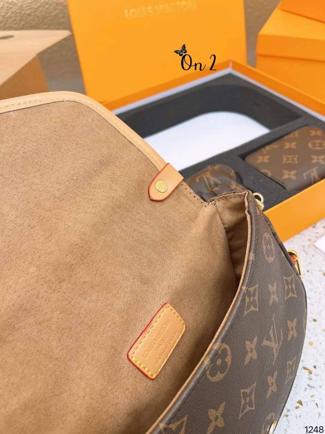 Louis Vuitton กระเป๋าLV set 3ชิ้นคุ้มมากๆ รุ่น Saumur BBกำลังได้รับความนิยมและตามหาได้แรงบันดาลใจจากกระเป๋าถือรุ่น มาพร้อมสาย2 เส้นสำหรับสะพายไหล่สั้นและสายที่ปรับระดับและถอดออกได้เช่นกันสวยเรียบหรูตามแบบฉบับสาวกLV ต้องห้ามพลาดรุ่นนี้นะคะ