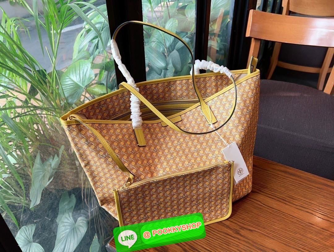 TORY BURCH EVER READY ZIP TOTE BAG 💌พร้อมส่ง! กระเป๋าทรงTote ที่ทำให้ทุกๆวันง่าย หยิบจับของสะดวกพกพาสะบาย หนังแท้ ทั้งใบพิมพ์ลายสวยค่ะ ✔️มาพร้อมกระเป๋าลูกแบบซิป สามารถแยกออกใช้งานได้ต่างหาก ภายในใส่มือถือลงไปได้ค่ะ ✔️ใบหลักมีซิปปิดปา