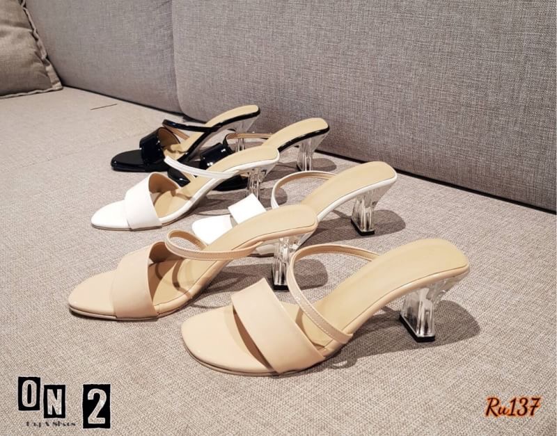 New.....in ส้นแก้วหนังเงา สีโทนเย็น ดีไซน์ สวย เรียบหรู ดูแพง แต่ราคา พิเศษ สุดๆสำหรับคุณๆ ของถูกและดีมากกกมีที่นี้จ้า....