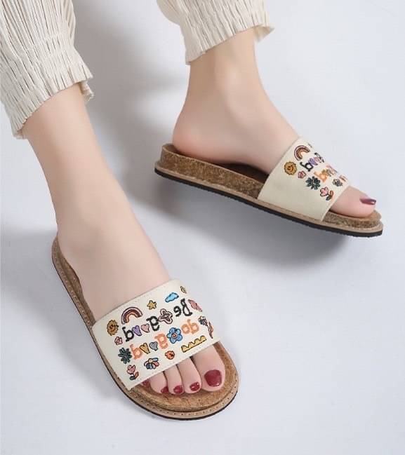 พร้อมส่ง👠👠รองเท้าแตะสวม ผ้ายีนส์ปักสวยๆ พื้นดีมากกก น้ำหนักเบา งานใส่สบาย ไม่เจ็บเท้า