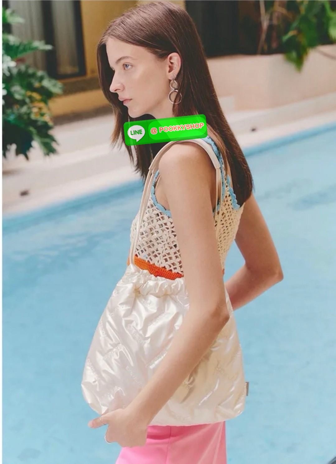 CARLYN TWEE MINI BAG #ไม่มินิตามชื่อจ้าา😘 💌พร้อมส่ง!สวยฉ่ำๆทุกสี ไม่มีไม่ได้แล้วจ้าา📌 ✔️กระเป๋าวัสดุไนล่อนอย่างดี นิ่มฟู ปักลายแบรนด์อันเป็นสัญลักษณ์ของรุ่นทั้งใบสวยงามค่ะ