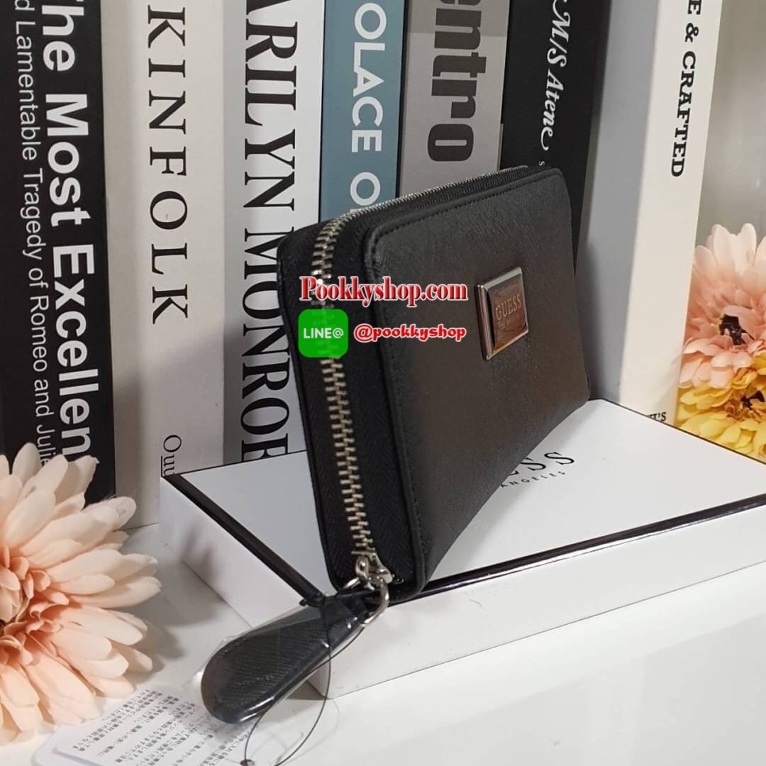 GUESS WOMEN'S WALLET กระเป๋าตังค์แบบซิปรอบ หนังลาย SAFFIANO ประดับโลโก้แบรนด์ด้านบน ด้านในมีซิปกลาง ไว้ใส่เหรียญ มีช่องใส่บัตรหลายช่อง ช่องใส่ธนบัตรมี2ช่องใหญ่ น้ำหนักเบา อุปกรณ์ครบ ห้ามพลาดค่า!