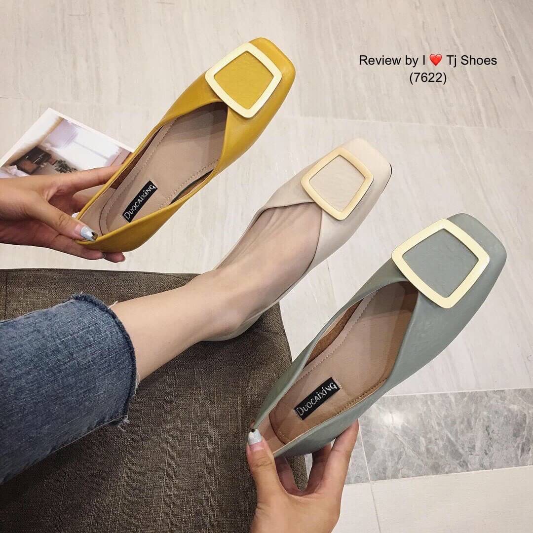 พร้อมรองเท้าคัชชูเพื่อสุขภาพ ที่สวยเกร๋ใส่สุดๆ รุ่นนี้เป็นงานนำเข้า ใช้วัสดุเกรดพรีเมี่ยมทั้งหมด ทำจากหนังนิ่มมาก ประดับอะไหล่เกร๋ๆ น้ำหนักเบา ส้นยางอย่างดีบิดงอได้ยืดหยุ่นได้ตามเท้า สวมใส่ง่าย รุ่นนี้ใส่นิ่มมากนิ่มสุดๆเดินทั้งวันได้สบายๆ แมทกับชุดอะไรก็เ