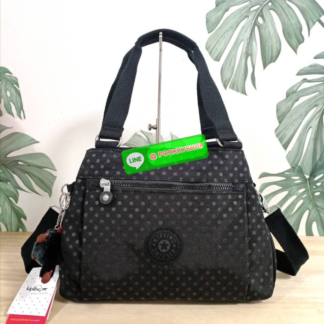 KIPLING ELISE HANDBAG กระเป๋าถือและสะพายไหล่ วัสดุ Nylon +Polyester ขนาดกำลังพอดี จุของได้มาก มีหูจับสองสาย ถือสะดวก น้ำหนักเบา มีช่องซิป ด้านหน้า ช่อง กระเป๋าหลักเปิด-ปิดด้วยซิป มี3 ช่องว่างใส่ของได้จุมากๆ ใส่มือถือได้ กระเป๋าสตางค์ใบยาว และ เครื่องสำอาง