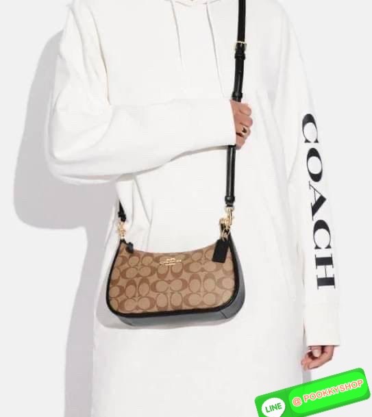 COACH TERI SHOULDER BAG ((CA173//CA209//CA548)) 🔹กระเป๋าทรงพอช ในรูปแบบหนังแท้ หนังนิ่มสวยมากค่ะ 🔹เปิดปิดกระเป๋าแบบซิป ภายในสามารถใส่กระเป๋าเงินใบยาวได้;มือถือได้ทุกรุ่น;พาสปอร์ตได้;มีช่องเล็กใส่ของจุกจิก และช่องเสียบบัตรให้อีก2ช่องนะคะ