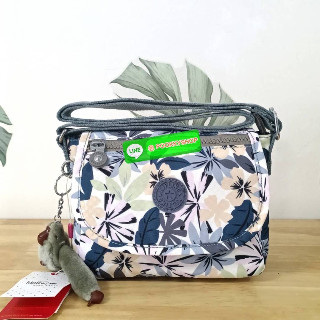 KIPLING SABIAN CROSSBODY MINI BAG กระเป๋าสะพายข้าง วัสดุ Nylon & Polyester 100% ขนาดเล็กกำลังน่ารัก เปิด-ปิดด้วยฝาปิดกระดุมแม่เหล็กและซิปแบรนด์ ด้านในทีแท็กแบรนด์