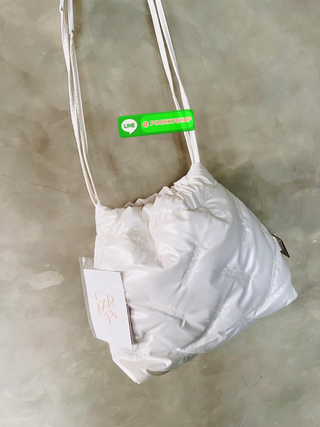 CARLYN TWEE MINI BAG #ไม่มินิตามชื่อจ้าา😘 💌พร้อมส่ง!สวยฉ่ำๆทุกสี ไม่มีไม่ได้แล้วจ้าา📌 ✔️กระเป๋าวัสดุไนล่อนอย่างดี นิ่มฟู ปักลายแบรนด์อันเป็นสัญลักษณ์ของรุ่นทั้งใบสวยงามค่ะ