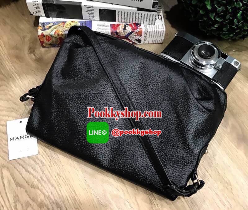 รีพีทรอบที่14!!! Don't Miss! ไอเท็มที่สาวๆกดLikeกันรัวๆ MANGO QUITED SHOULDER BAG กระเป๋าสะพายวัสดุหนังแกะสังเคราะห์แบบนิ่มประดับโลโก้อะไหล่ทองด้านหน้า เปิดปิดได้2ช่องทั้งฝาปิดกระดุมแม่เหล็กหรือซิปรอบปากกระเป๋า มาพร้อมสายสะพายยาวขนาดกำลังดี น้ำหนักเบ