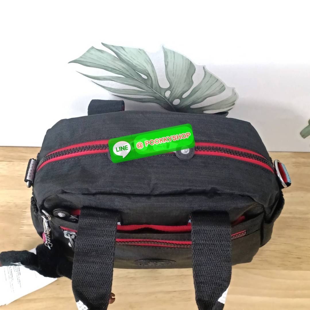 Kipling Dome K1006 Handbag กระเป๋าถือหรือสะพาย วัสดุ Polyester 100% รุ่นใหม่ มีให้เลือกทั้งแบบเรียบ และ ลายน่ารัก มีช่องแยกด้านหน้า 2 ช่อง ช่องหลักโล่งกว้าง พร้อมช่อง pocket แยก 2 ช่อง ใช้งานได้ครบครัน สามารถสตางค์ใบยาวได้ ขนาดกำลังดี จะใช้ทำงาน ไปเรียน ห