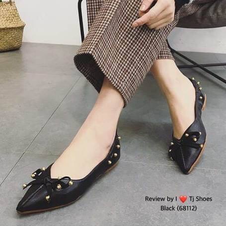 พร้อมส่ง สวยเกร๋มากอะเธ๊อออ !!! รองเท้าคัชชูนำเข้า รุ่นนี้หนังนิ่มมาก พื้นยางอย่างดี จับแมทกับชุดอะไรก็น่ารัก แถมพื้นบุนวมนิ่มใส่เบาเดินสบายไปอีก ใส่ได้ตลอด ของจริงงานดีสวยคุ้มเกินราคา ดีงามฝุดๆ ขนาดนรี้แนะนำเลยคร๊ะซิสส สั่งด่วนนนนเลยจร๊ะ