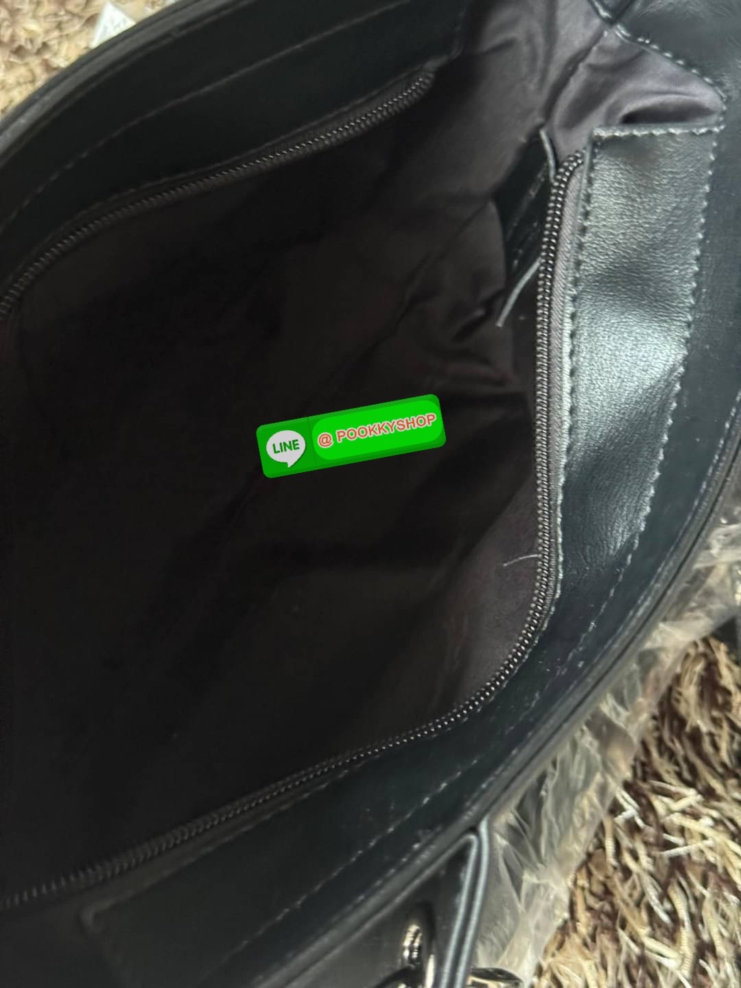 💕LONGCHAMP 3D S HANDBAG กระเป๋าใบนี้สามารถเป็นแบบ cross-body ได้ด้วยสายสะพายไหล่แบบปรับ และยังสามารถถอดออกได้ เมื่อต้องการเป็น Handbag กระเป๋า LONGCHAMP 3D เป็นส่วนหนึ่งของเทรนด์ปัจจุบันด้วยสไตล์สากลที่ทันสมัย ปรับให้เข้ากับวันหยุดสุดสัปดาห์ทําให้