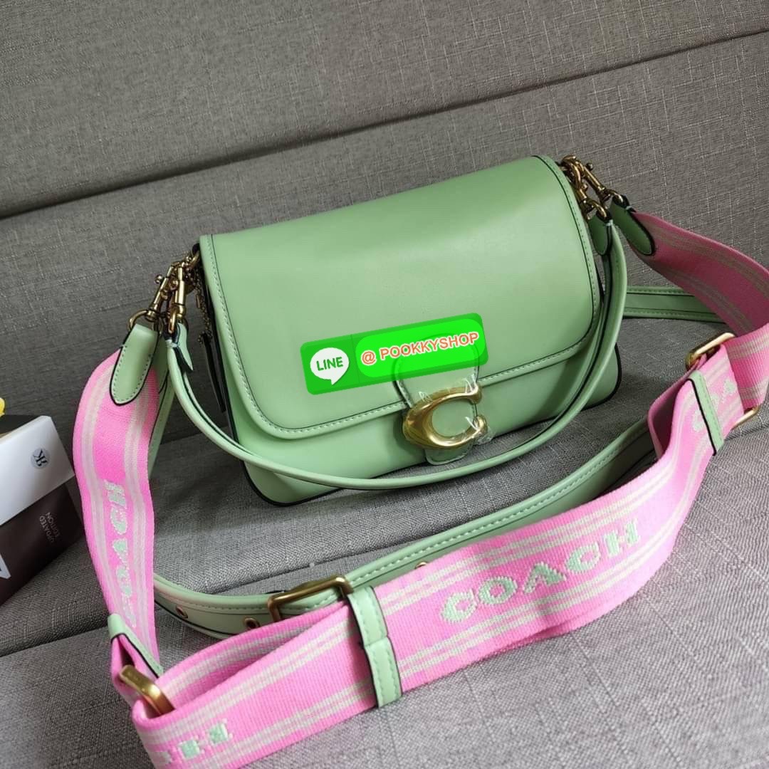 COACH SOFT TABBY SHOULDER BAG (COACH C9804) กระเป๋าข้างเรียบหรู ใบเดียวสะพายได้หลายสไตล์ มีสายสะพายให้ถึง 3 เส้น ปรับเปลี่ยนสไตล์ได้หลายลุควัสดุหนังแท้ทั้งใบ สัมผัสนิ่มมือ น้ำหนักเบา เปิดปิดแบบกระดุมแม่เหล็กเป็นอะไหล่โลโก้แบรนด์ตัวใหญ่ โดดเด่น ภายในกระเป๋