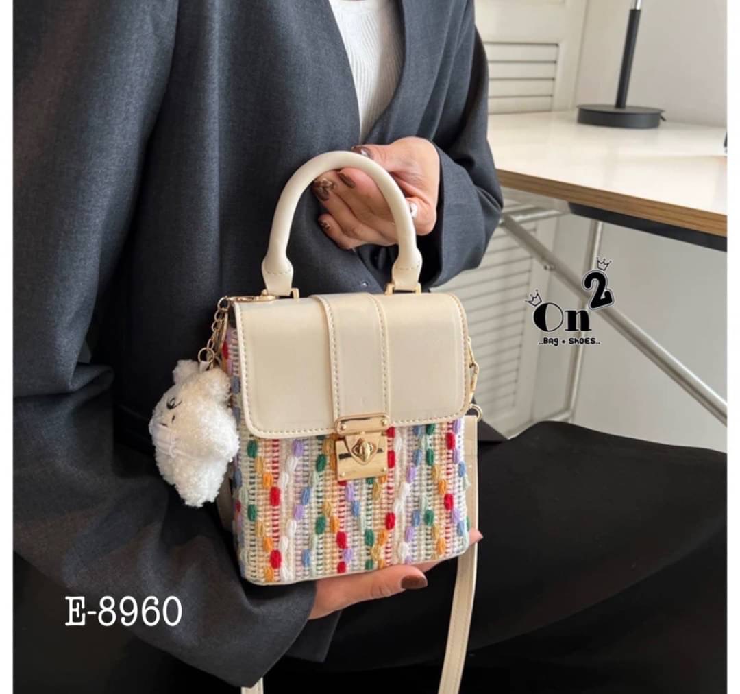 New arrivals กระเป๋าสะพายมาใหม่ ไซส์มินิดูตะมุตะมิน่ารักไปอีกจ้า ใส่โทรศัพท์ ใส่ของจุกจิก มาพร้อมพวงกุญแจ สายสะพายยาวครอสบอดี้