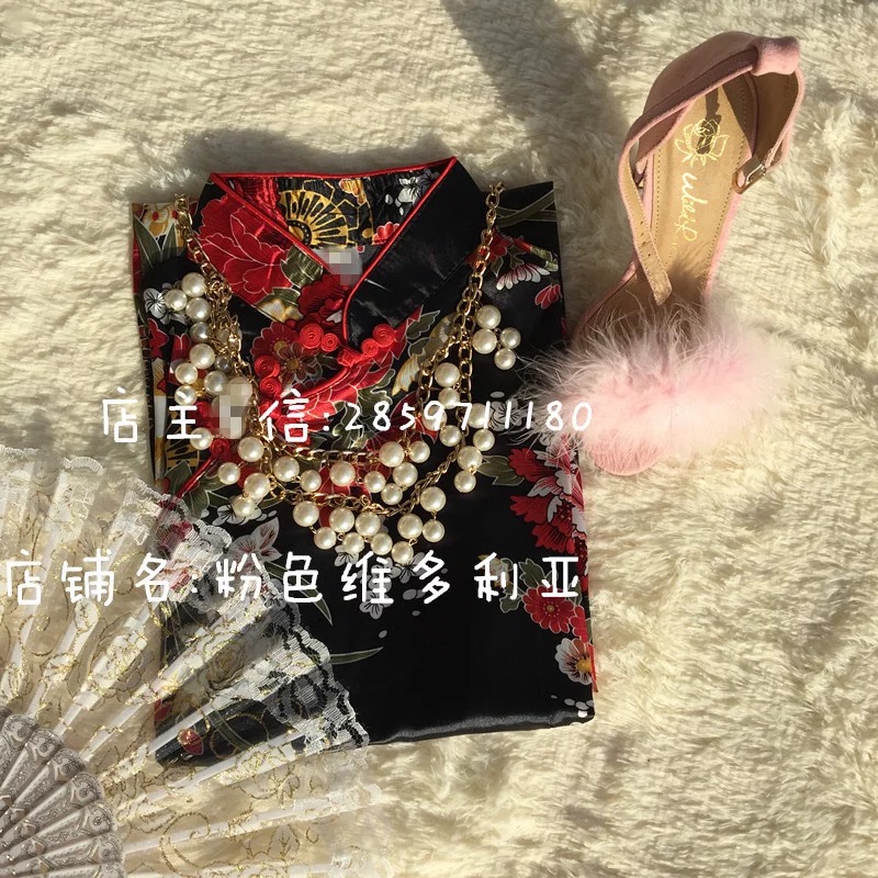 ชุดกี่เพ้าประยุกต์ ชุดกี่เพ้า สาวหมวยอินเตอร์ สีดำ ลายดอกไม้ แต่งแหวกข้าง